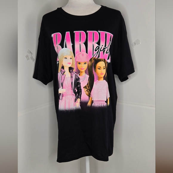 🎄 Barbie NWT graphic short sleeve t-shirt Medium Large black pink - Picture 3 of 17